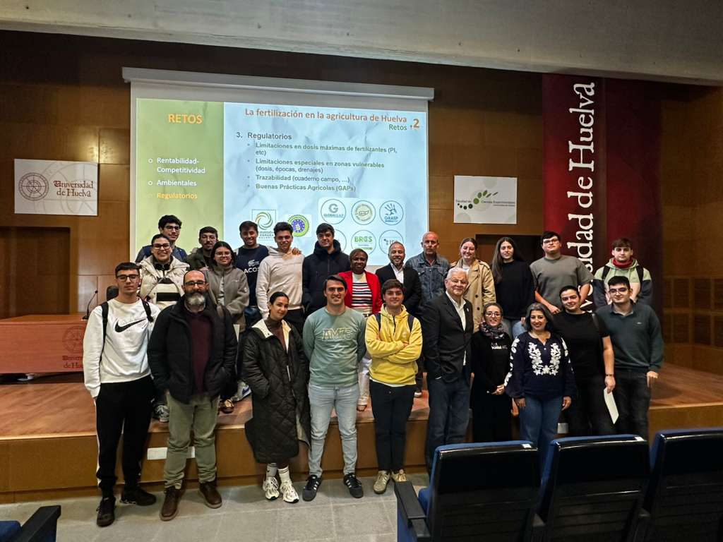 Fotos encuentro en UHU Huelva en Red por la Coop (2)